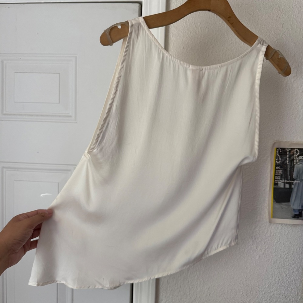CHINTAMANI white silk asymmetrical hem cropped scoop crew‎ neck tank top - Picture 3 of 6
